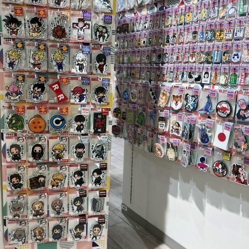 家の柱に貼っちゃう？無限に欲しくなる!?近日公開のあのアニメステッカーあります！【ハンズビーそよら湘南茅ヶ崎店】