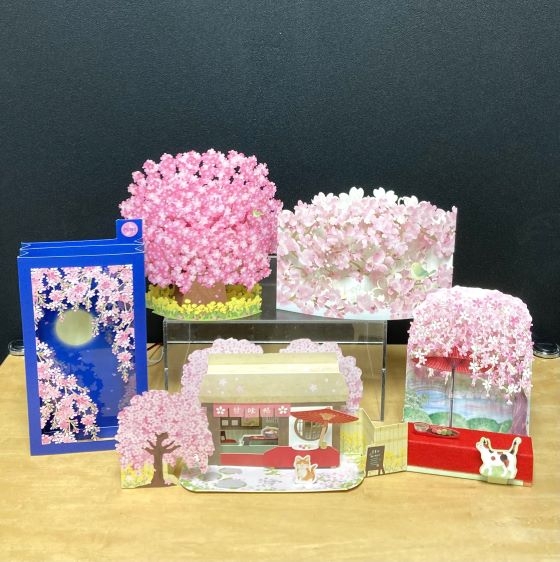 春の訪れを伝えるさくらのグリーティングカード